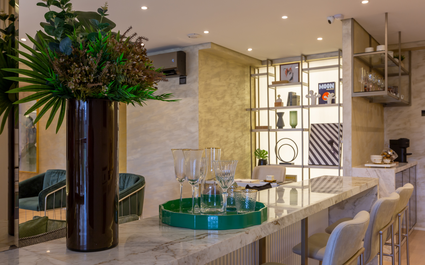 Suíte principal do decorado de 134 m² do Eden West