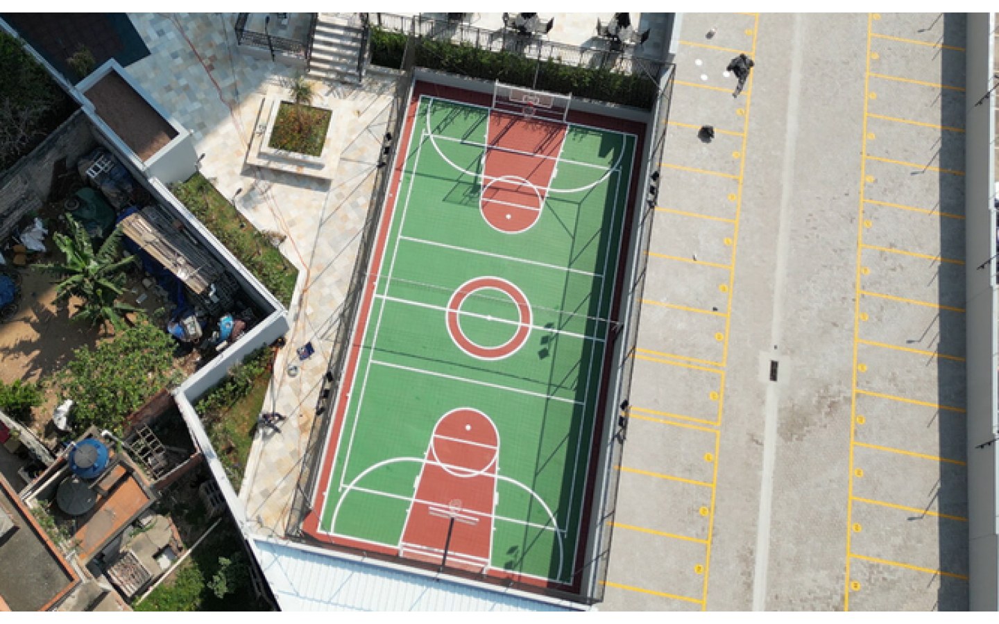 Foto real da quadra poliesportiva entregue no Firenze Residencial