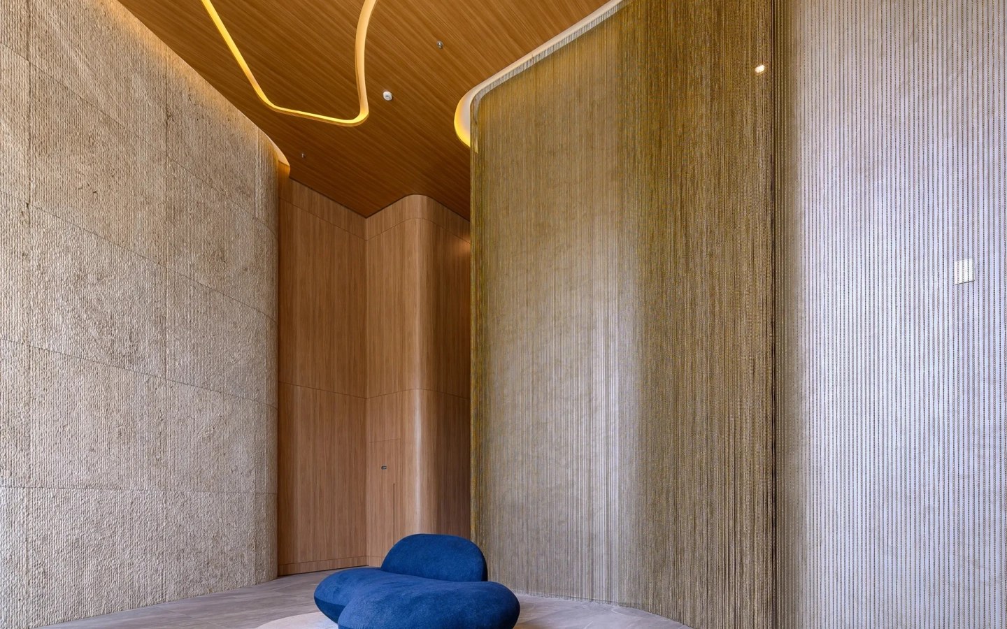 Foto oficial do lobby pela Rua Henrique Schaumann do Aero Design by Pininfarina