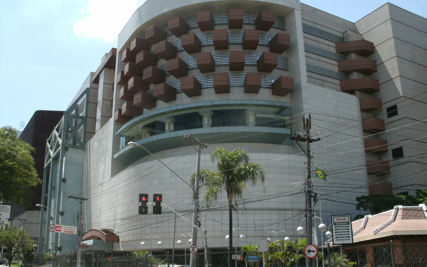 Fachada do Bourbon Shopping São Paulo, centro de compras próximo a Perdizes