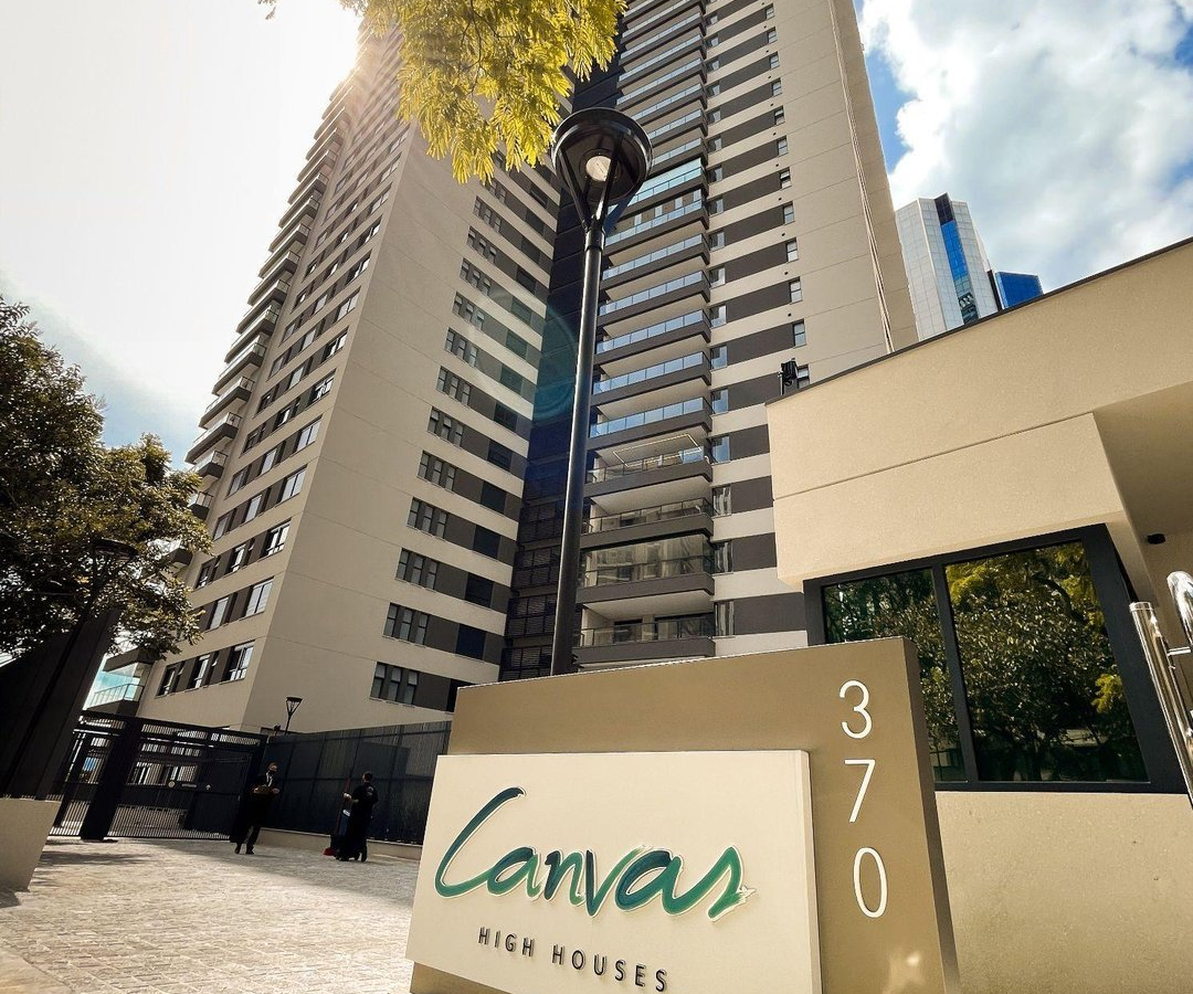 Fachada do Canvas High Houses na Avenida Cauaxi em Alphaville