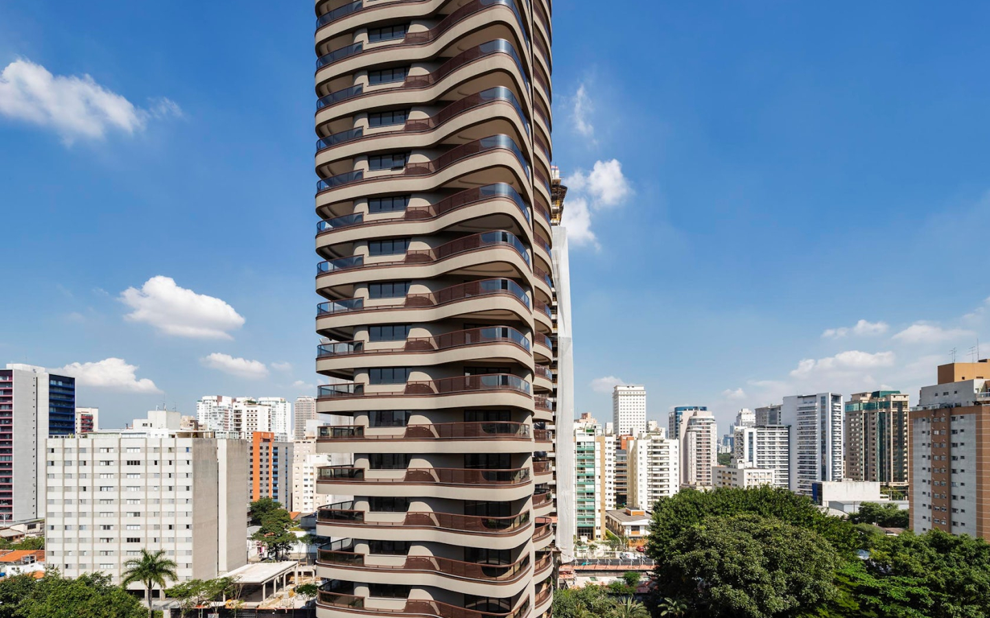 Fachada do Cyrela by Pininfarina na Vila Olímpia, em São Paulo