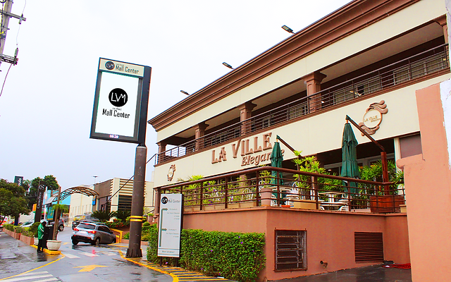 Fachada da padaria e centro de conveniência La Ville Elegance em Alphaville
