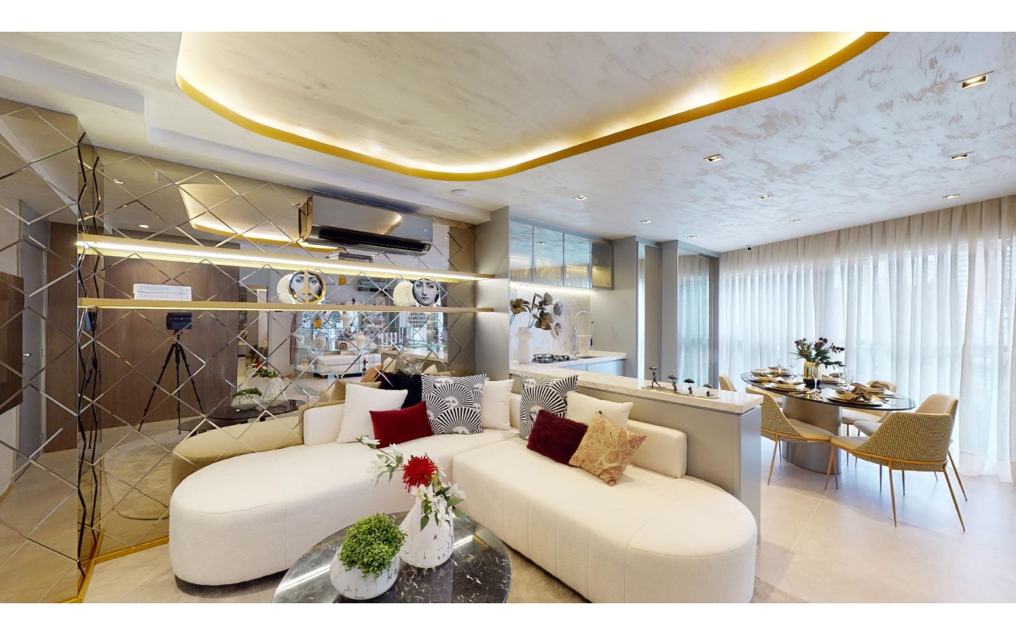 Living do decorado de 77 m² do On The Sky Cyrela by YOO