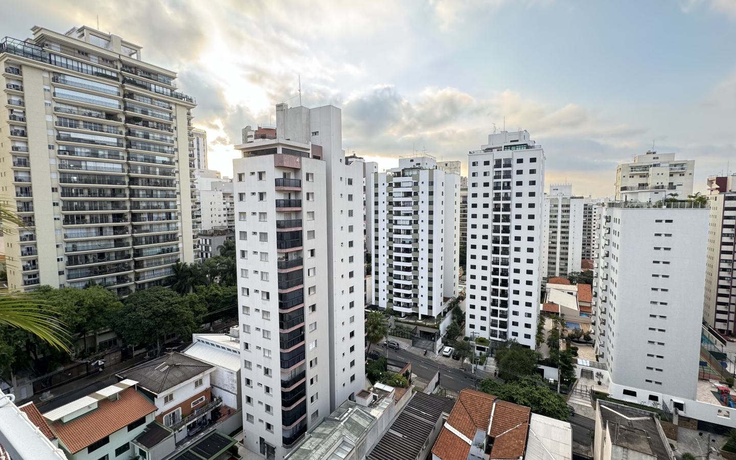 Vista urbana do bairro de Perdizes na região da Rua Iperoig, em São Paulo