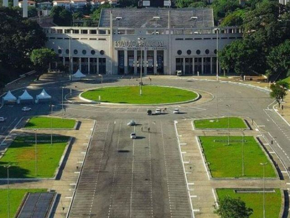 Praça Charles Miller em frente ao Pacaembu, em São Paulo