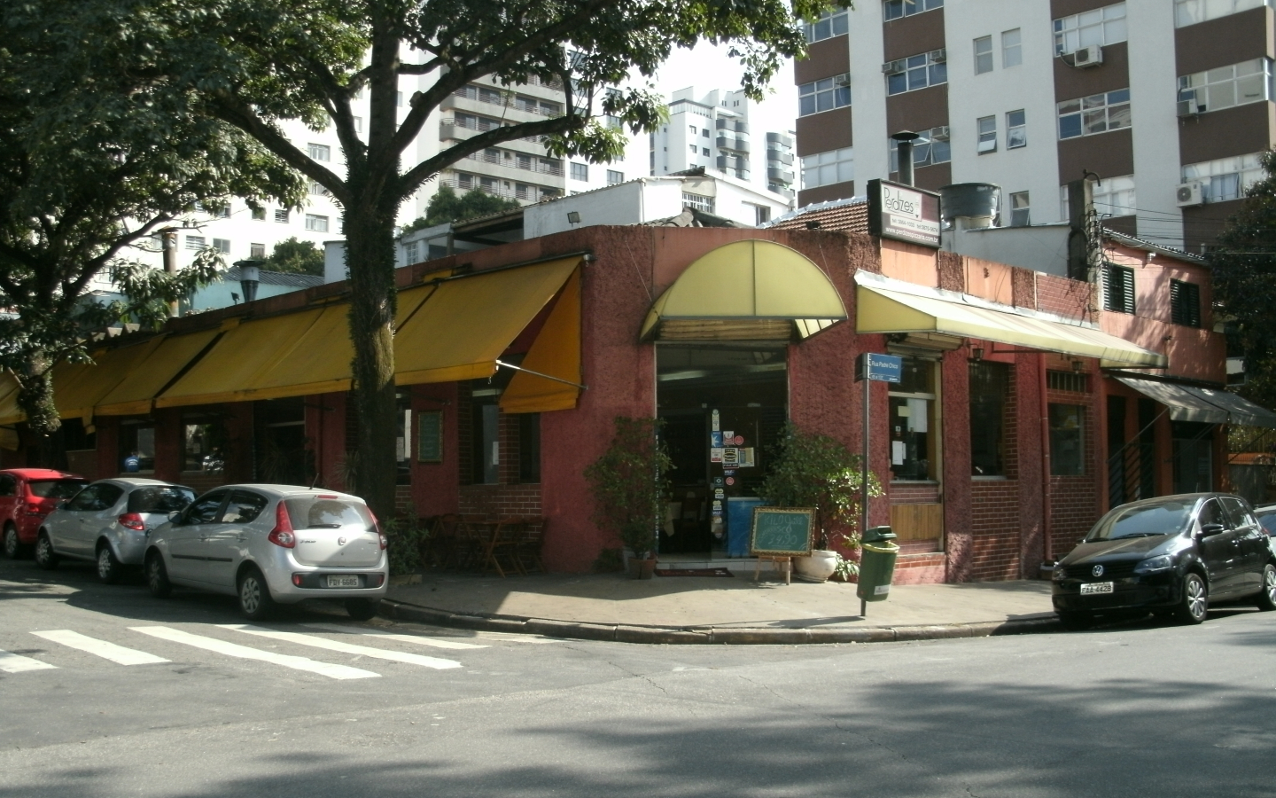 Restaurante na Rua Padre Chico, em Perdizes, representando a gastronomia do bairro