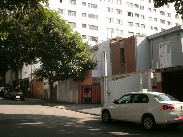 Trecho residencial da Rua Xerentes, no bairro de Perdizes, São Paulo