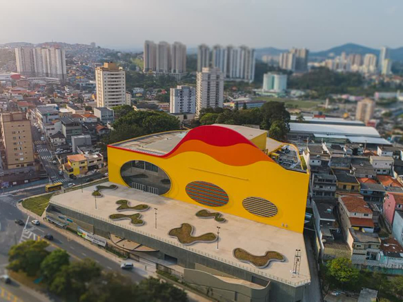 Vista aérea da Praça das Artes, centro cultural de Barueri
