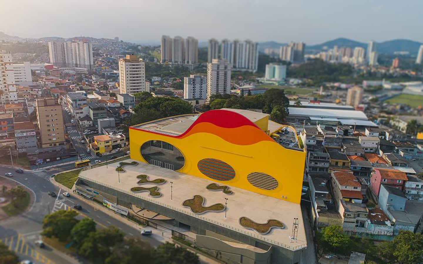 Vista aérea da Praça das Artes, centro cultural de Barueri