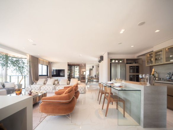 Infinity Alphaville: Living e bancada do decorado, foto oficial JMF