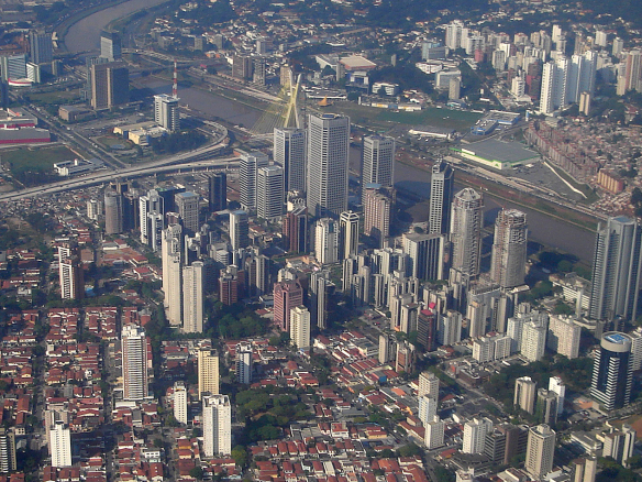Vista aérea do distrito empresarial do Itaim Bibi, em São Paulo