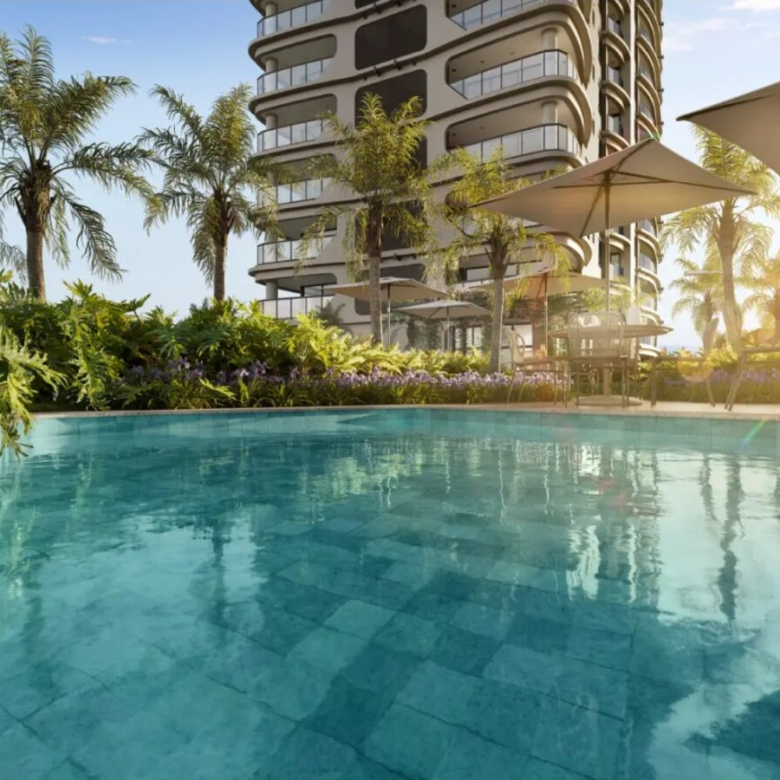 Square Design Residence em Alphaville — piscina externa com vista para a torre