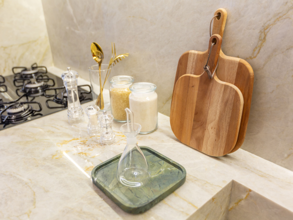 Eden Park by Dror | Eden West – Detalhe da bancada e cooktop do decorado de 94 m²