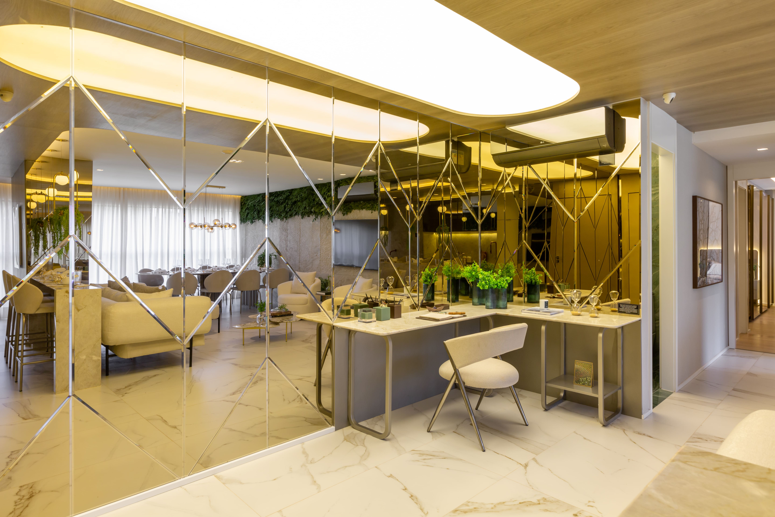 Eden Park by Dror | Eden West – Jantar com espelhos do decorado de 94 m²